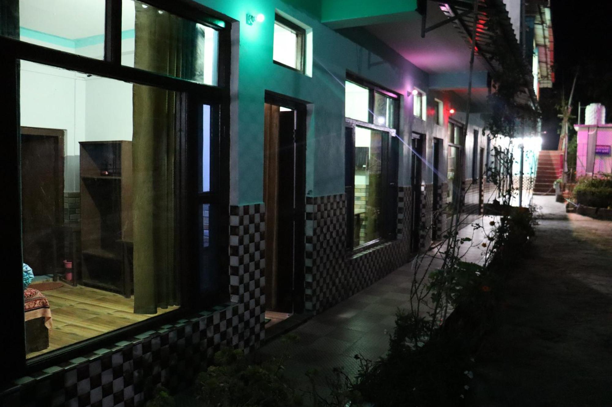 Shanti Home Stay Chaukori Екстериор снимка